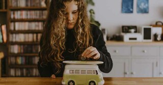 Merry Debtmas: top ways to deal with Christmas Debt