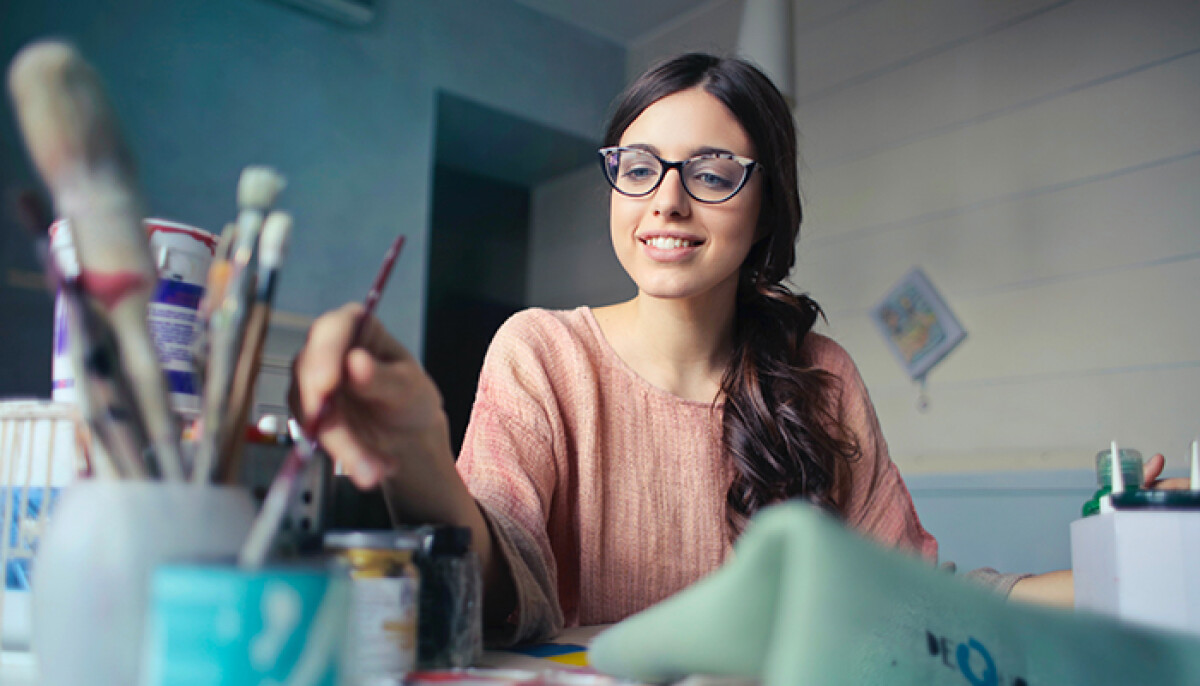 Woman enjoying painting - top 5 tips to keep calm and carry on at any ‘level’